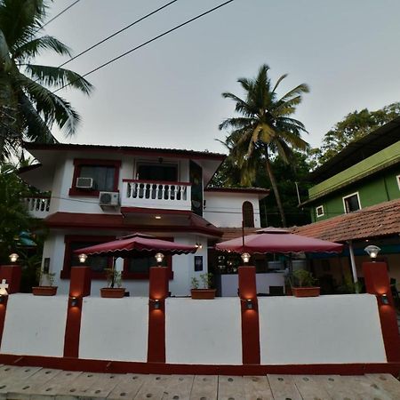 Big Daddy'S Inn Candolim Exteriör bild