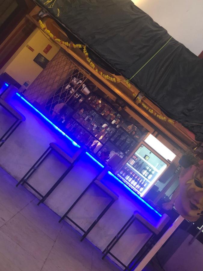 Big Daddy'S Inn Candolim Exteriör bild