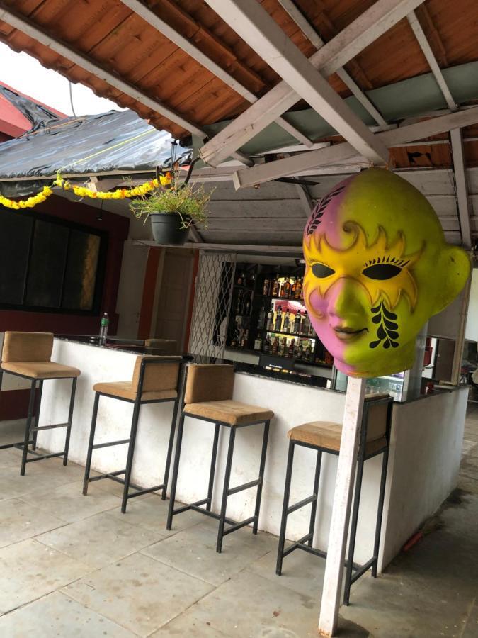 Big Daddy'S Inn Candolim Exteriör bild